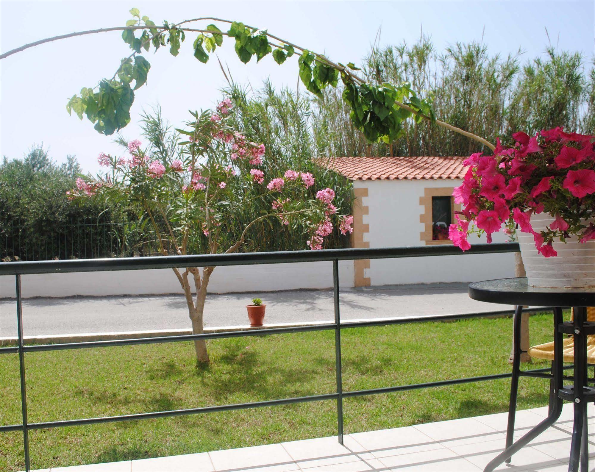 Mediterranean Hotel & Apartments Kissamos Exterior photo