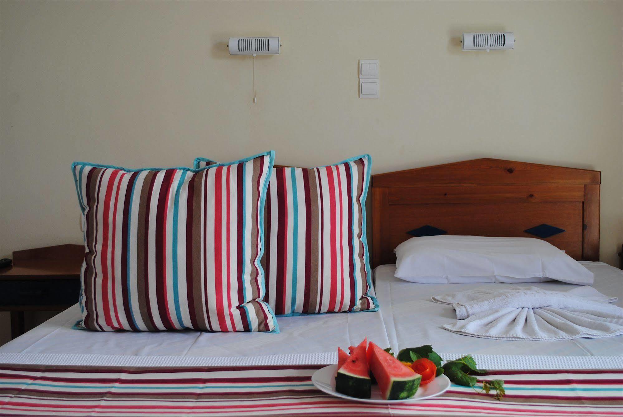 Mediterranean Hotel & Apartments Kissamos Exterior photo